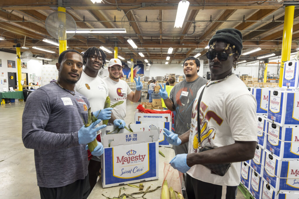 USC House of Victory student-athletes volunteer at the Food Bank