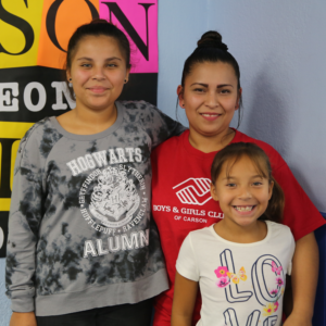 I’m Rosa, and my daughters are 12 and 8 years old. I try to cook the healthiest foods I can for my family. So it’s really helpful that the Food Bank provides us with food so I can cook it on my own